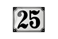 weiße Hausnummer 25 mit schwarzer Schrift und Doppelrahmen