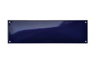 Blau-weißes, rechteckiges Staßenschild mit der Beschriftung Kastanienweg 5