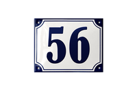 weiße Hausnummer 56 mit blauer Schrift und blauem Doppelrahmen